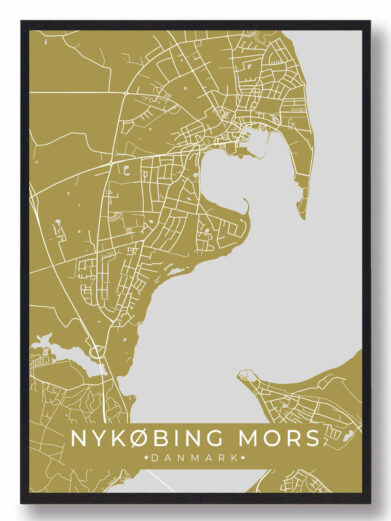 Nykøbing mors byplakat i stilrent design. Denne Nykøbing mors byplakat er med gul baggrund og viser Nykøbing mors fra sin smukkeste side
