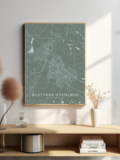 Ølstykke-Stenløse gul byplakat. Se den flotte Ølstykke-Stenløse byplakat med grøn baggrund