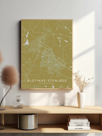Ølstykke-Stenløse gul byplakat. Se den flotte Ølstykke-Stenløse byplakat med gul baggrund