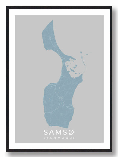 Samsø byplakat i stilrent design. Denne Samsø byplakat er med lyseblå baggrund og viser Samsø fra sin smukkeste side