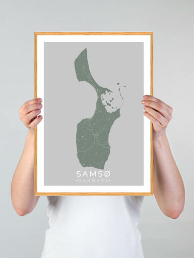 Samsø plakat med grøn baggrund. Denne Samsø plakat med øen som motiv viser Samsø fra sin smukkeste side