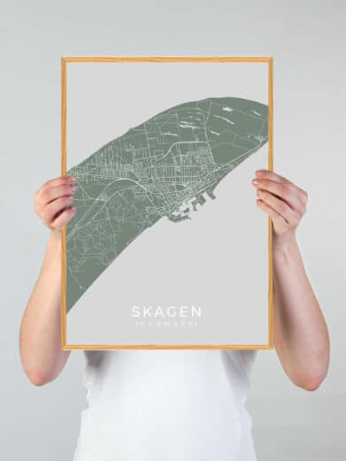 Grøn Skagen plakat viser bykort i mintgrøn. Detaljeret og stilfuld vægkunst fra Nordjylland.