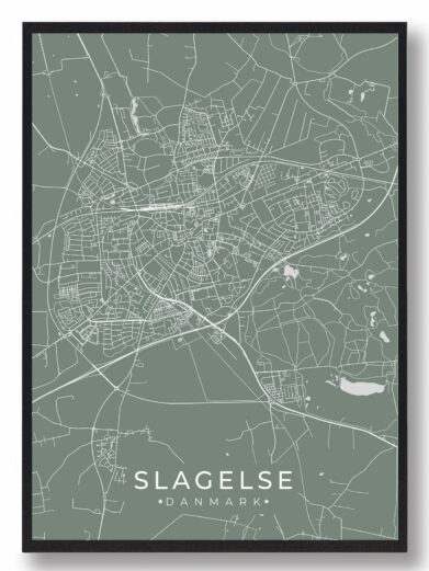 Grøn Slagelse plakat med bykort. Mintgrøn baggrund, hvide vejlinjer. Moderne design fra Sjælland. Perfekt vægkunst til Slagelse-entusiaster.