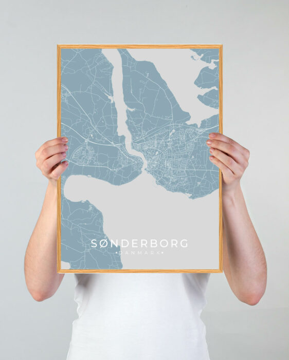 Sønderborg by plakat med lyseblå baggrund. Sønderborg byplakaten viser Sønderborg fra sin smukkeste side