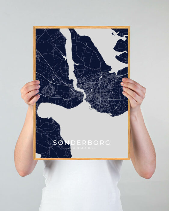 Sønderborg by plakat med mørkeblå baggrund. Sønderborg byplakaten viser Sønderborg fra sin smukkeste side