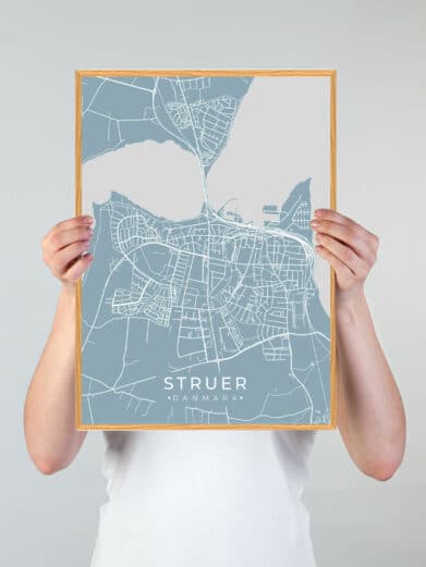 Struer plakat i lyseblå. Minimalistisk bykort med gader og vandveje. Perfekt vægkunst til hjemmet eller kontoret. Detaljeret design.