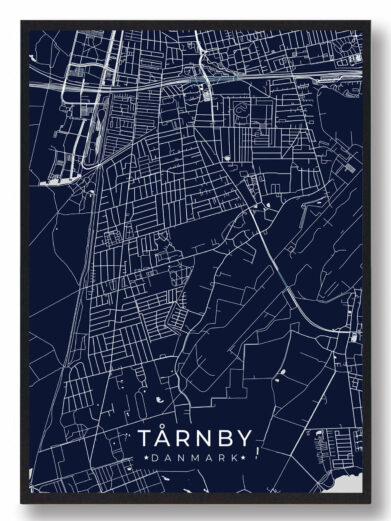 Tårnby byplakat i stilrent design. Denne Tårnby byplakat er med mørkeblå baggrund og viser Tårnby fra sin smukkeste side