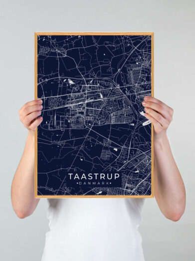 Taastrup by plakat med mørkeblå baggrund. Taastrup byplakaten viser Taastrup fra sin smukkeste side
