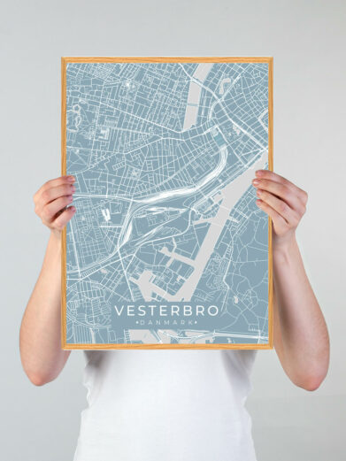 Vesterbro by plakat med lyseblå baggrund. Vesterbro byplakaten viser Vesterbro fra sin smukkeste side