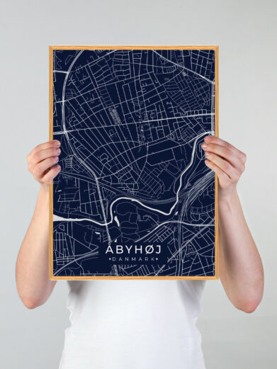 Åbyhøj by plakat med mørkeblå baggrund. Åbyhøj byplakaten viser Åbyhøj fra sin smukkeste side