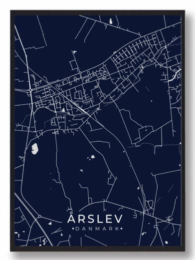 Årslev byplakat i stilrent design. Denne Årslev byplakat er med mørkeblå baggrund og viser Årslev fra sin smukkeste side