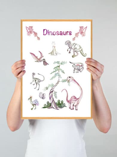 Lyserød håndtegnet Dinosaurplakat børneplakat med forskellige dinosaurer. Akvarel stil, lyserøde nuancer, ideel til børneværelset.
