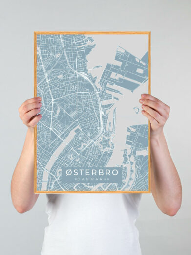 Østerbro by plakat med lyseblå baggrund. Østerbro byplakaten viser Østerbro fra sin smukkeste side