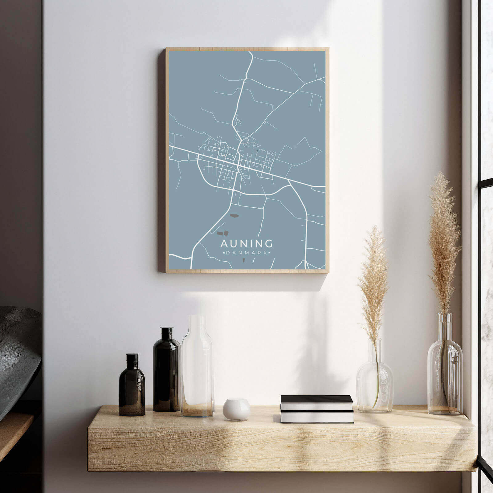 Auning by plakat er perfekt boligplakat, til stuen. Denne Auning plakat med området som motiv viser Auning fra sin smukkeste side
