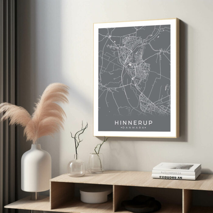 Hinnerup by plakat er perfekt boligplakat, til stuen. Denne Hinnerup plakat med området som motiv viser Hinnerup fra sin smukkeste side
