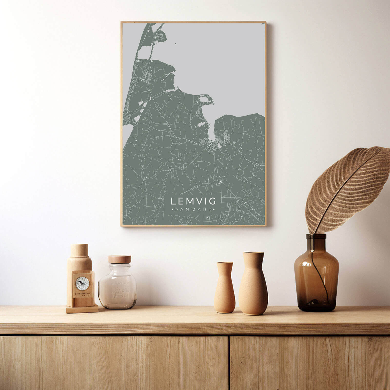 Lemvig by plakat er perfekt boligplakat, til stuen. Denne Lemvig plakat med området som motiv viser Lemvig fra sin smukkeste side