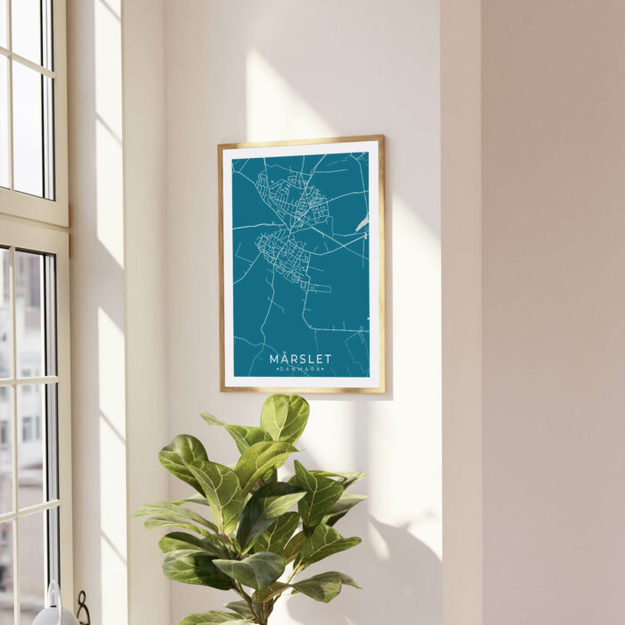 Mårslet by plakat er perfekt boligplakat, til stuen. Denne Mårslet plakat med området som motiv viser Mårslet fra sin smukkeste side