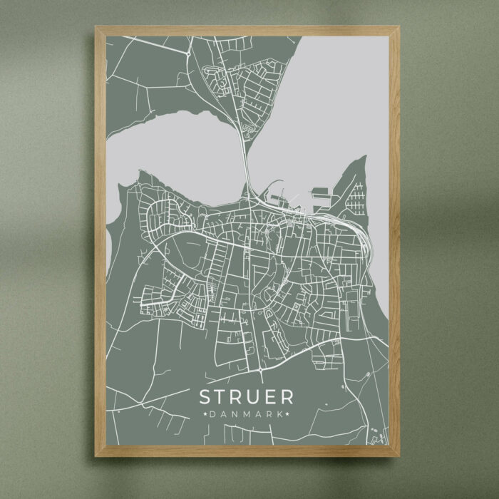 Struer by plakat er perfekt boligplakat, til stuen. Denne Struer plakat med området som motiv viser Struer fra sin smukkeste side