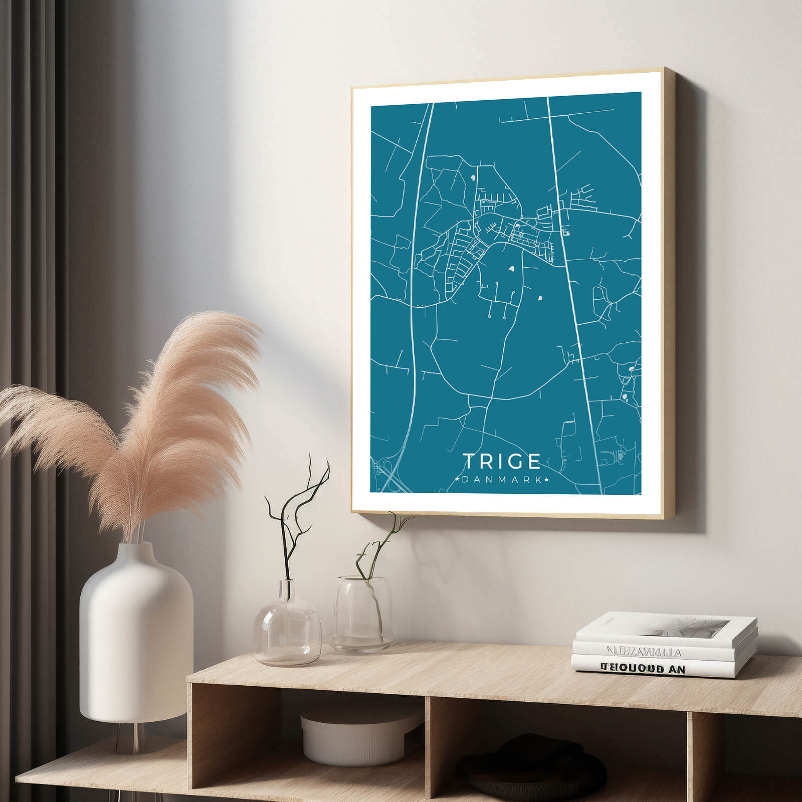 Trige by plakat er perfekt boligplakat, til stuen. Denne Trige plakat med området som motiv viser Trige fra sin smukkeste side