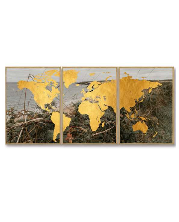 Verdenskort som er 3 delt plakat. Baggrunden er med et motiv af stranden og verdenskortet er i guld