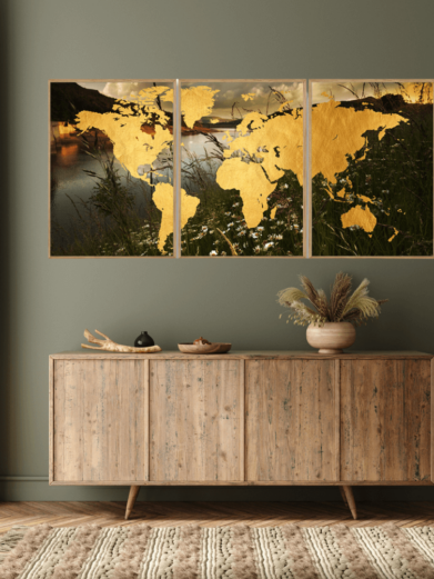 Verdenskort The Road, 3-delt natur/guld plakat. Flot boligplakat med verdenskort motiv i gyldne farver. Perfekt til stuen.