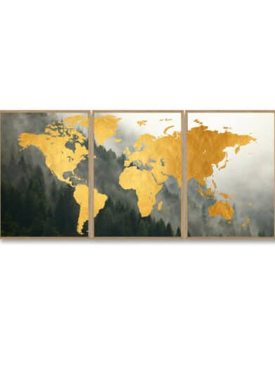 Verdenskortet The Road 3-delt: Guld kort overlagret på tågede bjerge og natur. Stilfuld boligplakat. Køb online!