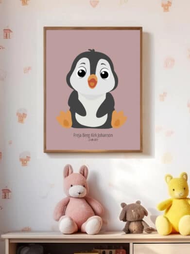Navneplakat med dyr: Sødt pingvin design. Perfekt børneplakat med navn. Farver: grå, hvid, orange på rosa baggrund. Detaljeret og børnevenlig.