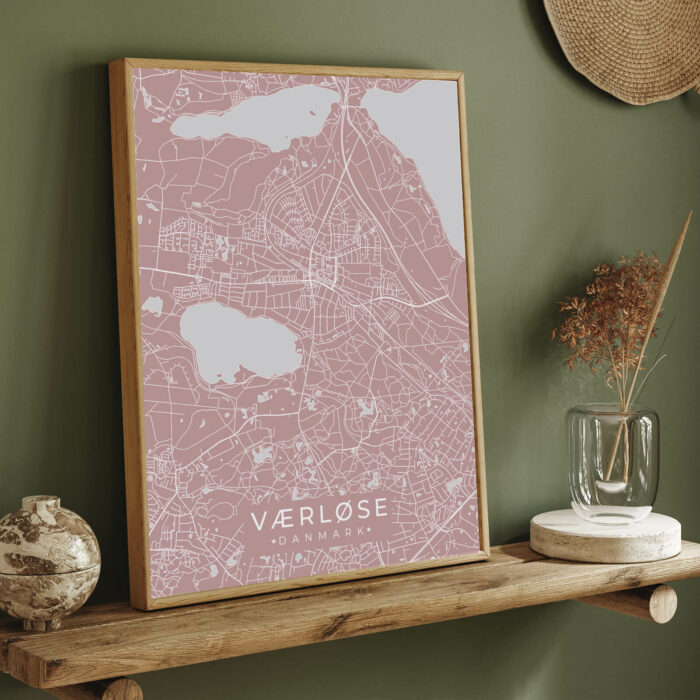 Værløse by plakat er perfekt boligplakat, til stuen. Denne Værløse plakat med området som motiv viser Værløse fra sin smukkeste side
