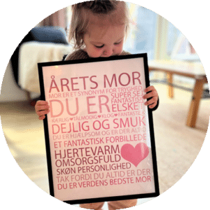 Citatplakat "Årets Mor" til boligen. Køb fede plakater online! Perfekt gaveidé til mors dag.