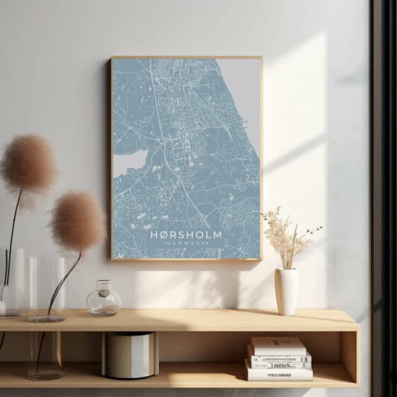 Hørsholm plakat i lyseblå. Bykort med fine linjer og skrift. Moderne design til hjemmet. Perfekt gaveidé.