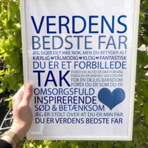 Blå 'Verdens bedste far' plakat. En citatplakat i hvid ramme med blå tekst, perfekt som julegave til far. Nu på tilbud!