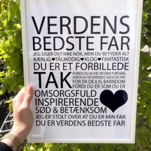 Flot Verdens Bedste Far plakat. Sort tekst på hvid baggrund i ramme. Perfekt fars dags gave. Citatplakat til verdens bedste far.