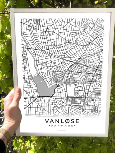 Holbæk byplakat med hvid kant. Sort/hvidt kort over Holbæk, Danmark, i en hvid ramme. Perfekt gaveidé for Holbæk elskere!