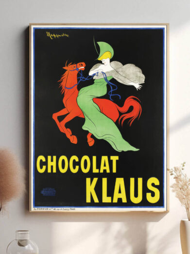 Denne plakat fremhæver Chocolat Klaus som en premium chokoladeoplevelse, der appellerer til både smag og æstetik med sin klassiske og raffinerede grafik.