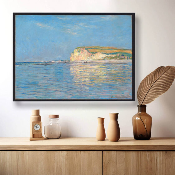 Low Tide at Pourville af Claude Monet fanger et roligt øjeblik ved kysten, hvor havet har trukket sig tilbage og efterladt et spejlende lag af vand på stranden. De bløde penselstrøg og den afdæmpede farvepalette skaber en meditativ og harmonisk stemning.