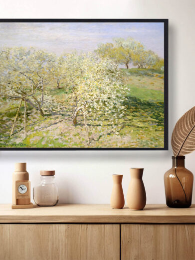 Spring, Fruit Trees in Bloom af Claude Monet fanger forårets livlige genopblomstring med træer dækket af sarte blomster. De lyse pastelfarver og de bløde penselstrøg skaber en luftig og optimistisk stemning.