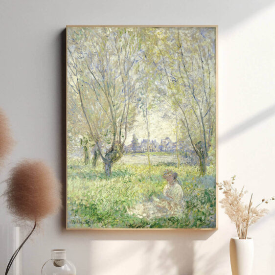 Monet bruger de hængende grene og det bløde lys til at fremhæve kvindens tilstedeværelse i et åbent, men beskyttet rum. Det varme, dæmpede lys skaber en stemning af tidløs ro og forbinder mennesket med naturens rytme.