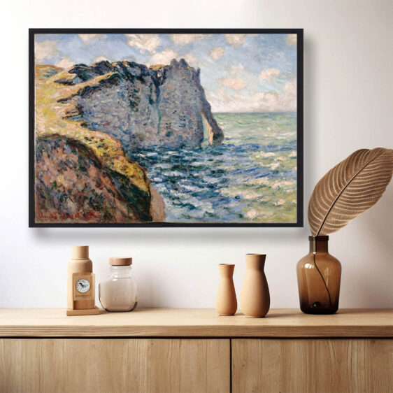 Manneport skildrer den dramatiske kystlinje ved Manneport, med de imponerende klippeformationer og den rolige havflade. Monet bruger bløde farver og lys til at indfange havets og himlens konstant skiftende udtryk, hvilket skaber en følelse af bevægelse i det ellers stille landskab.