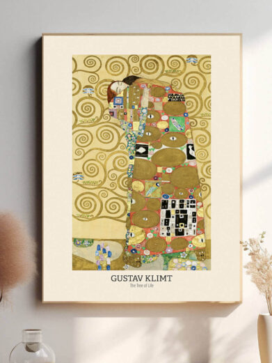 Klimt bruger en overdådig palet af guld og varme toner til at skabe et visuelt fascinerende billede. De intrikate spiraler og de farverige mønstre giver værket en dekorativ kvalitet, der understøtter livets kompleksitet og skønhed, samtidig med at det giver en følelse af tidløs elegance.
