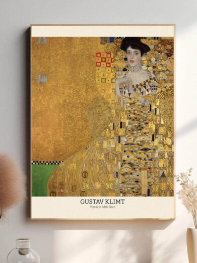 Portrættet af Adele Bloch-Bauer rummer symbolik i sin dekorative og geometriske stil. Klimt blander portrætkunst med abstrakte elementer, og dette skaber et mysterium omkring kvindens identitet og sindstilstand, som inviterer beskueren til at overveje både hendes udtryk og den dybde, hun bærer med sig.