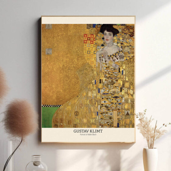 Portrættet af Adele Bloch-Bauer rummer symbolik i sin dekorative og geometriske stil. Klimt blander portrætkunst med abstrakte elementer, og dette skaber et mysterium omkring kvindens identitet og sindstilstand, som inviterer beskueren til at overveje både hendes udtryk og den dybde, hun bærer med sig.