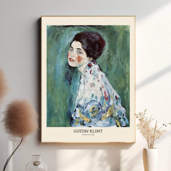 I dette portræt fletter Klimt både figurative og dekorative elementer sammen. Kvindens ansigt og påklædning er indrammet af rigt mønstrede teksturer og gyldne accenter, hvilket skaber en følelse af tidløs skønhed. Samtidig kan portrættet ses som en symbolsk fremstilling af kvindelighed og de indre lag af mystik og kraft.