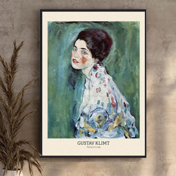 Portrait of a Lady af Gustav Klimt udstråler en sofistikeret elegance, hvor portrættet af den unge kvinde er fyldt med både mystik og forførelse. Klimts karakteristiske brug af guld og detaljerede mønstre i baggrunden skaber en visuel dybde, der fremhæver hendes sofistikerede udtryk og subtile styrke.
