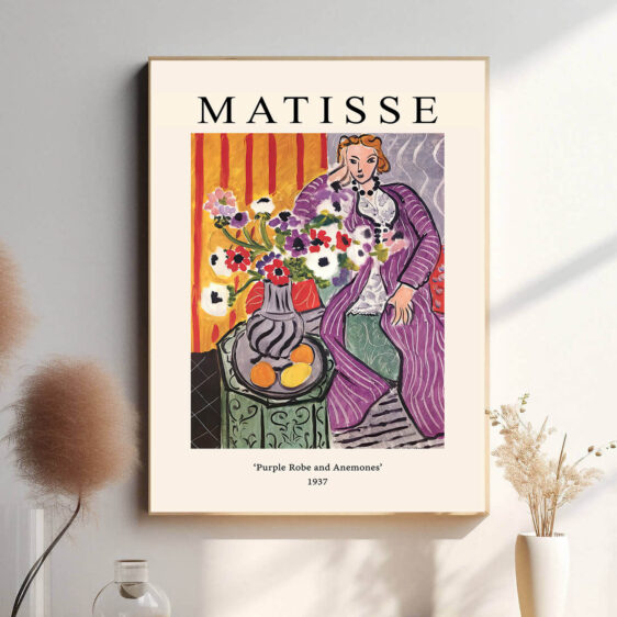 Med sin bløde farvepalet og enkle former formår Matisse at skabe et værk, der er både sensuelt og stiliseret. De lilla nuancer i kjolen og de frodige blomster giver værket en følelse af varme og ro.