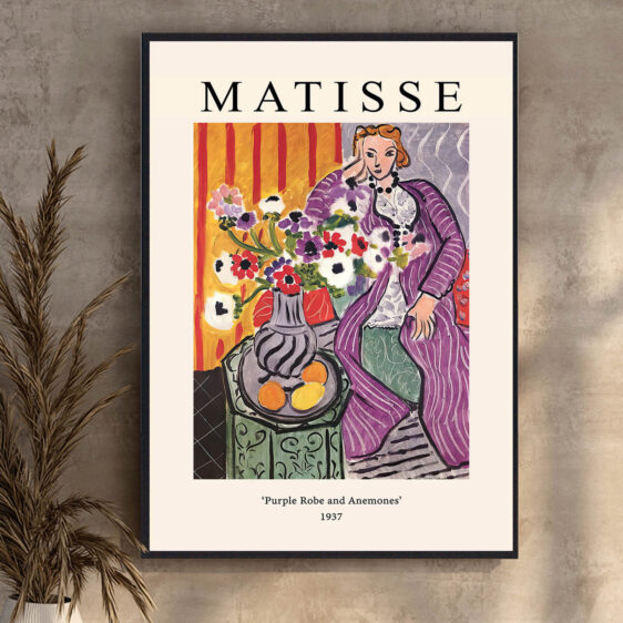 Purple Robe and Anemones af Henri Matisse fanger en harmonisk kombination af farver, hvor den dybe lilla kjole står i kontrast til de livlige, røde anemoner. Denne elegante sammensætning fremhæver Matisse’s evne til at bruge farve som både et dekorativt og følelsesmæssigt udtryk.
