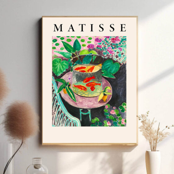 The Goldfish af Henri Matisse fanger den rolige bevægelse af fiskene i en livlig farvepalet, hvor de gyldne nuancer skaber en følelse af fred og harmoni. Værket emmer af varme og energi, samtidig med at det formidler en følelse af ro.