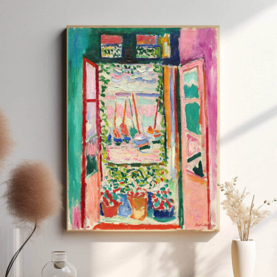 The Open Window plakat af Henri Matisse indfanger lyset og energien fra et åbent vindue, hvor farverne og linjerne flyder sammen for at skabe en følelse af frihed og nysgerrighed. Plakaten bringer en følelse af det udendørs liv ind i rummet.