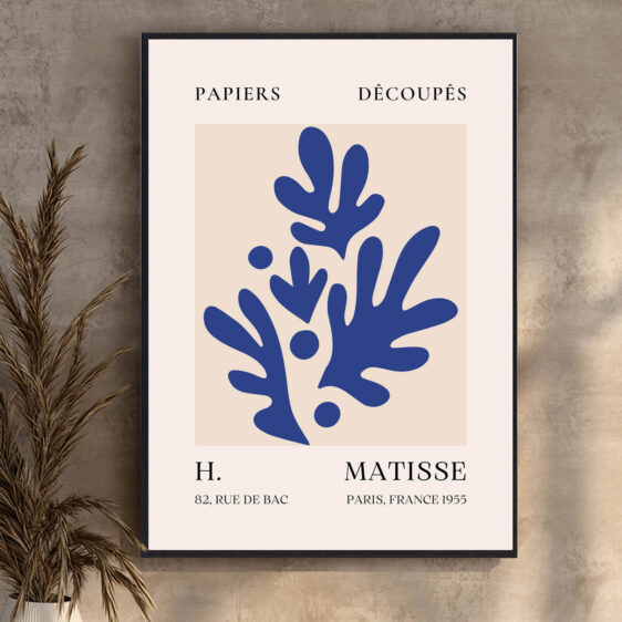 Blue Leaves af Henri Matisse kombinerer det abstrakte med naturens formsprog, hvor de blå blade, i deres enkle og stiliserede form, skaber en følelse af vækst og bevægelse. Farven blå tilføjer et roligt, men samtidig energisk udtryk til værket.
