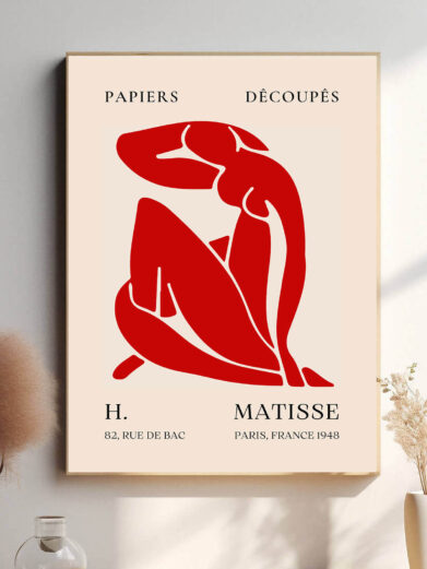 Med sine enkle linjer og flader skaber Matisse et portræt, der både er grafisk og følsomt. Den røde farve giver figuren en kraftig tilstedeværelse og en følelse af varme og liv.