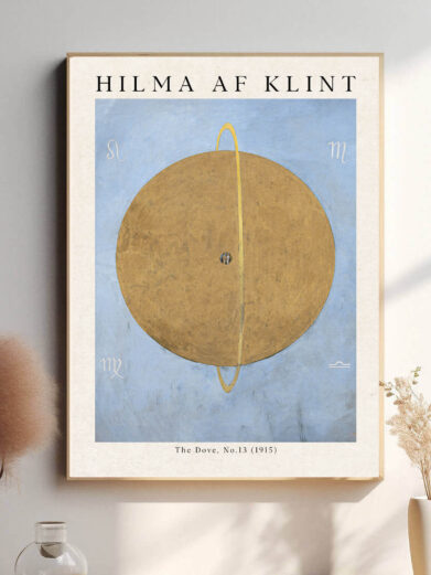 Maleriet afspejler en kosmisk balance, hvor duen repræsenterer forbindelsen mellem det jordiske og det åndelige. Hilma af Klints brug af cirkler og farver skaber et billede af det uendelige, et univers hvor åndelige energier flyder og mødes. Duen fungerer som et symbol på fred, og dens svævning gennem det abstrakte landskab indkapsler idéen om en åndelig rejse mod harmoni og oplysning.